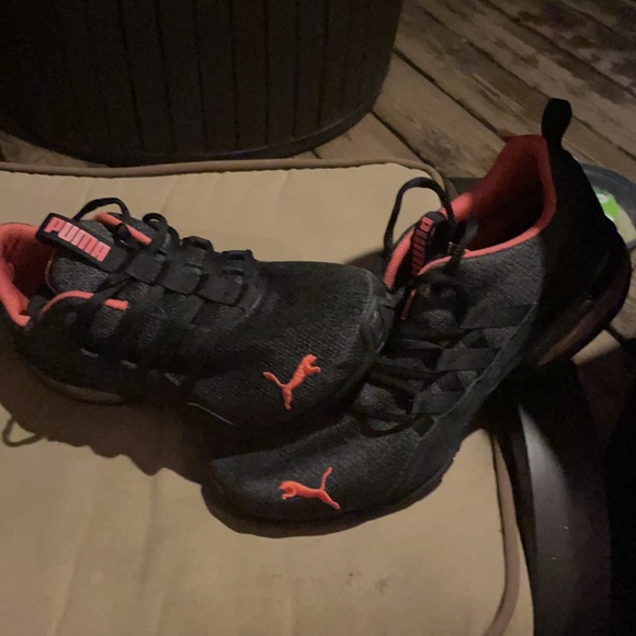 Puma gym shoes Size 7 Women’s - Picture 3 of 4